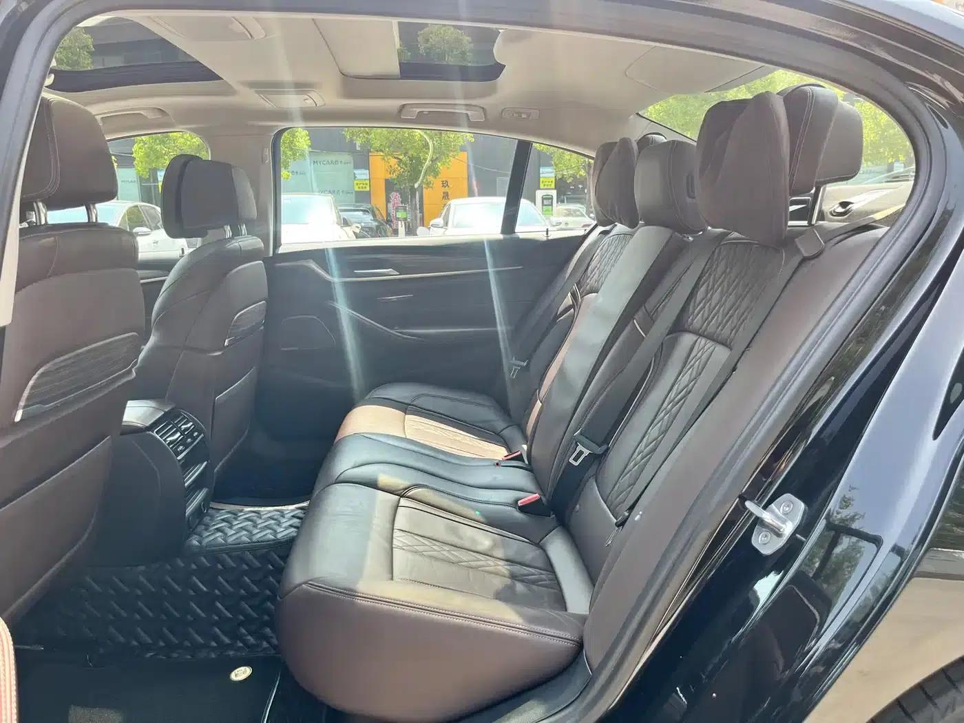 BMW 5 Series PHEV 2019 530Le Pioneer Edition — миниатюра 9