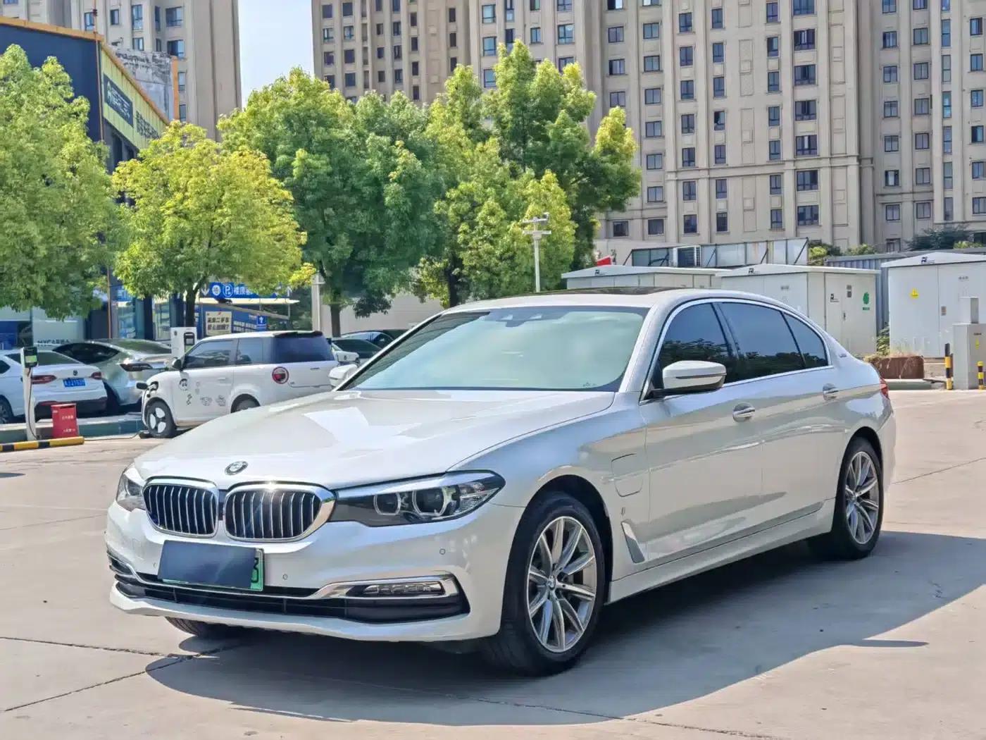 BMW 5 Series PHEV 2018 530Le Luxury Package — миниатюра 1