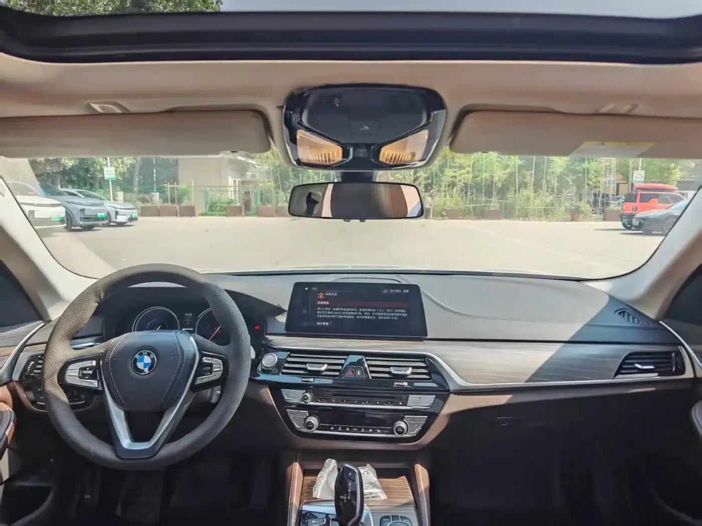 BMW 5 Series PHEV 2018 530Le Luxury Package — миниатюра 16