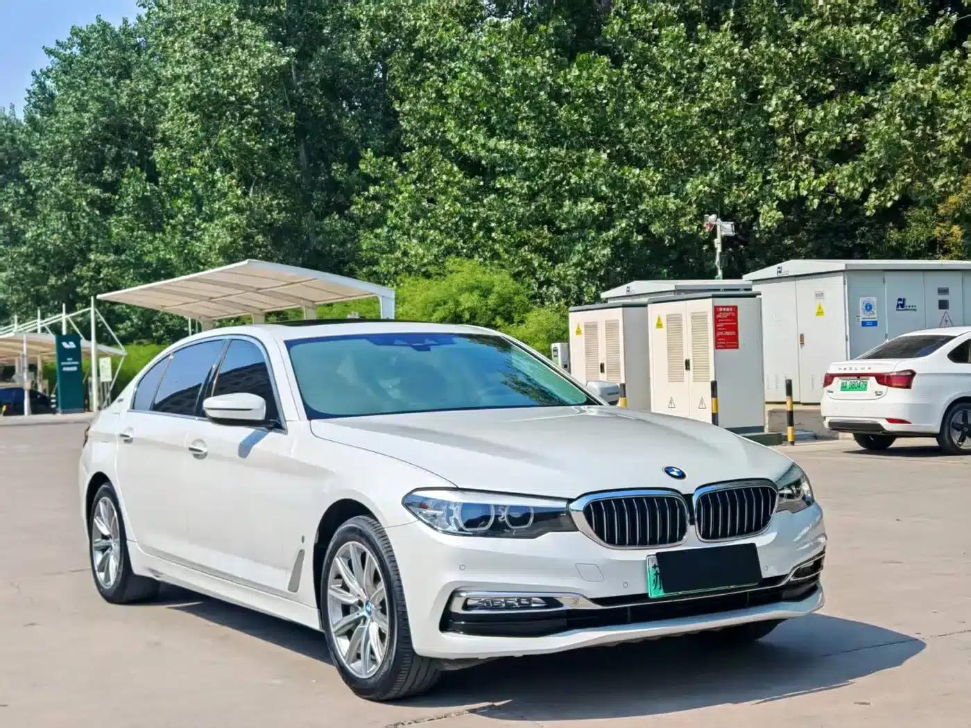 BMW 5 Series PHEV 2018 530Le Luxury Package — миниатюра 3