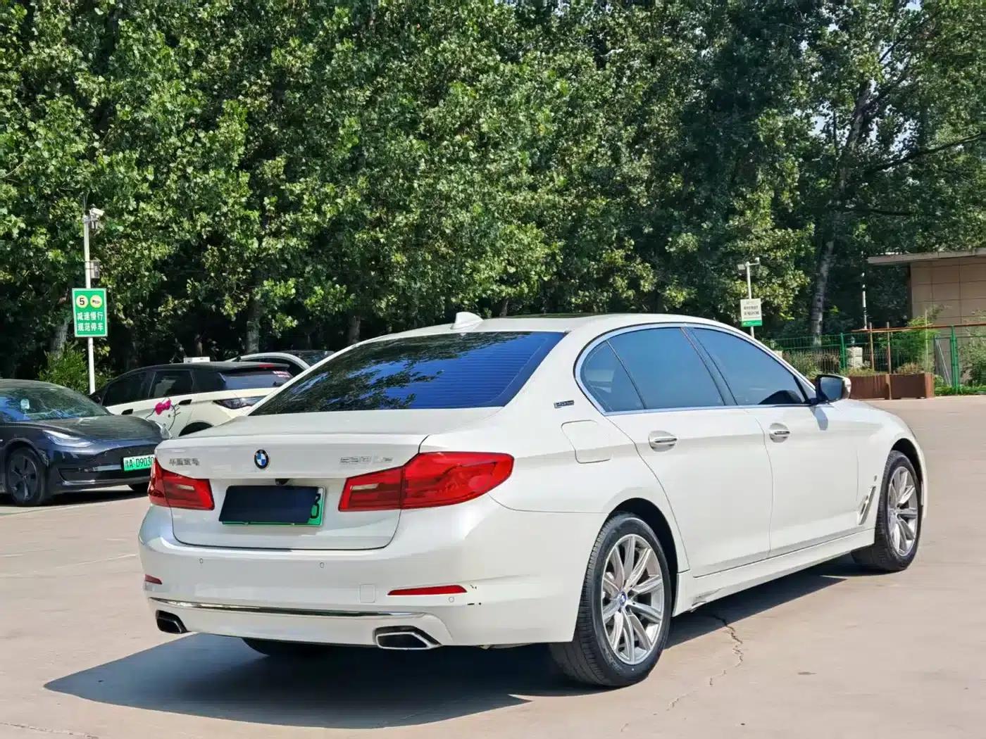 BMW 5 Series PHEV 2018 530Le Luxury Package — миниатюра 5