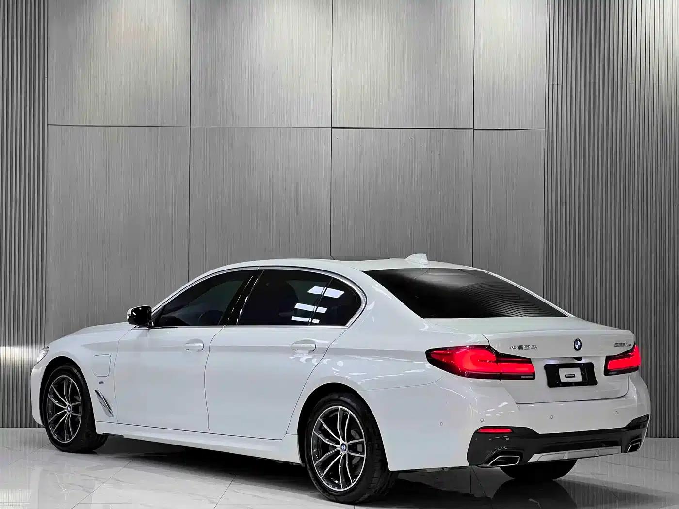 BMW 5 Series PHEV 2021 Facelift 535Le M Sport Package — миниатюра 11