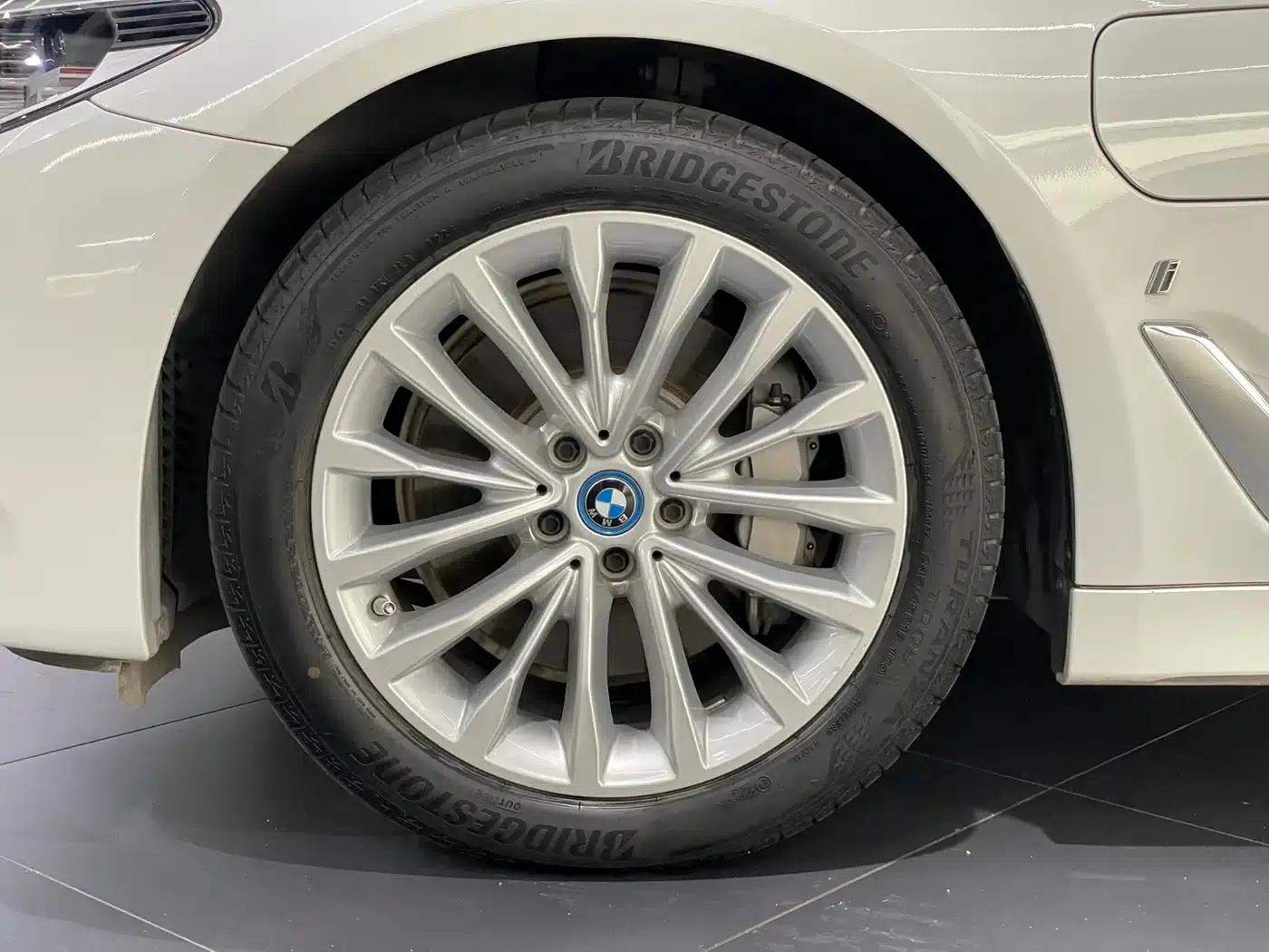BMW 5 Series PHEV 2019 Facelift 530Le Pioneer Edition — миниатюра 24