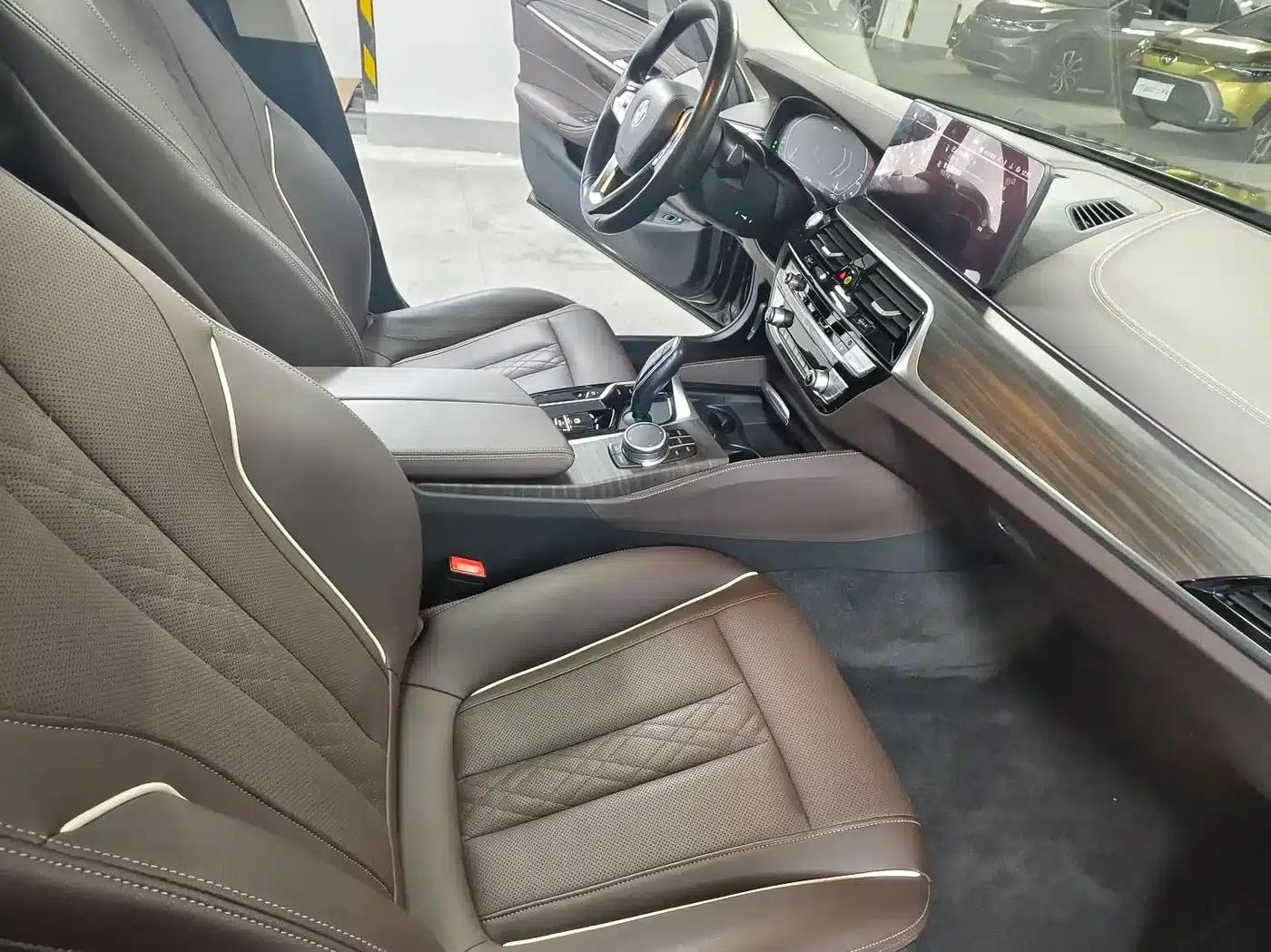 BMW 5 Series PHEV 2021 535Le Luxury Package — миниатюра 17