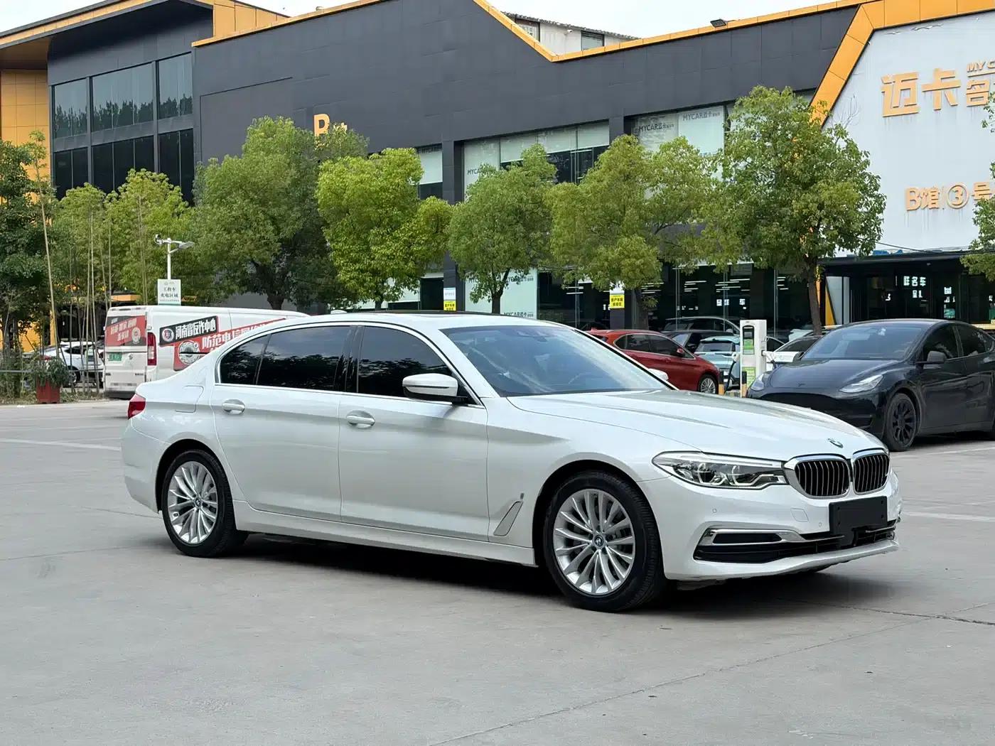 BMW 5 Series PHEV 2019 Facelift 530Le Pioneer Edition — миниатюра 3
