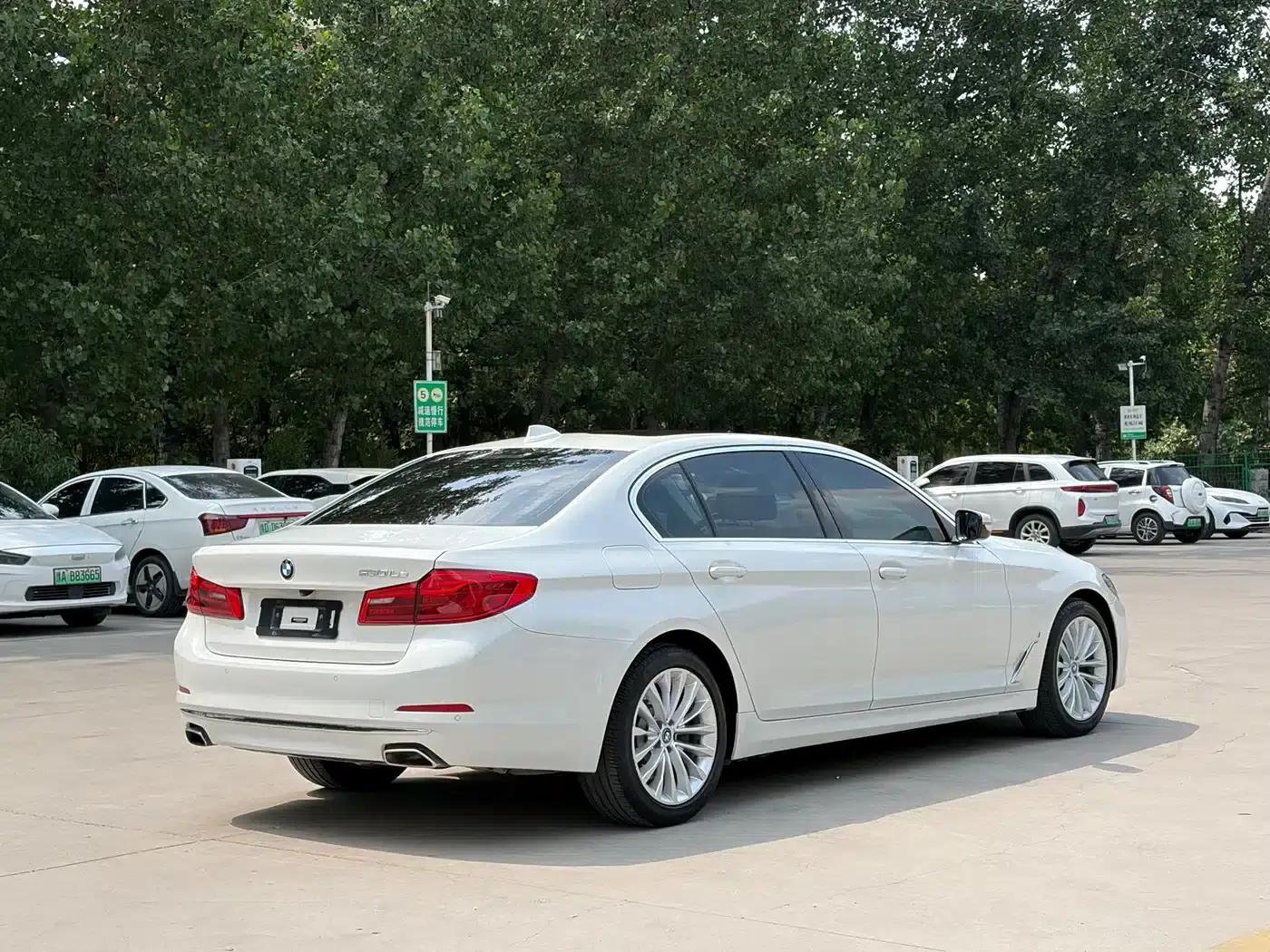 BMW 5 Series PHEV 2019 Facelift 530Le Pioneer Edition — миниатюра 21