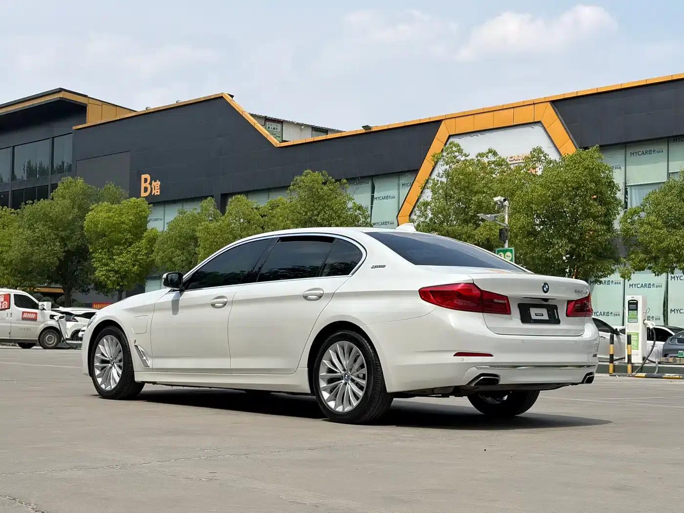 BMW 5 Series PHEV 2019 Facelift 530Le Pioneer Edition — миниатюра 26