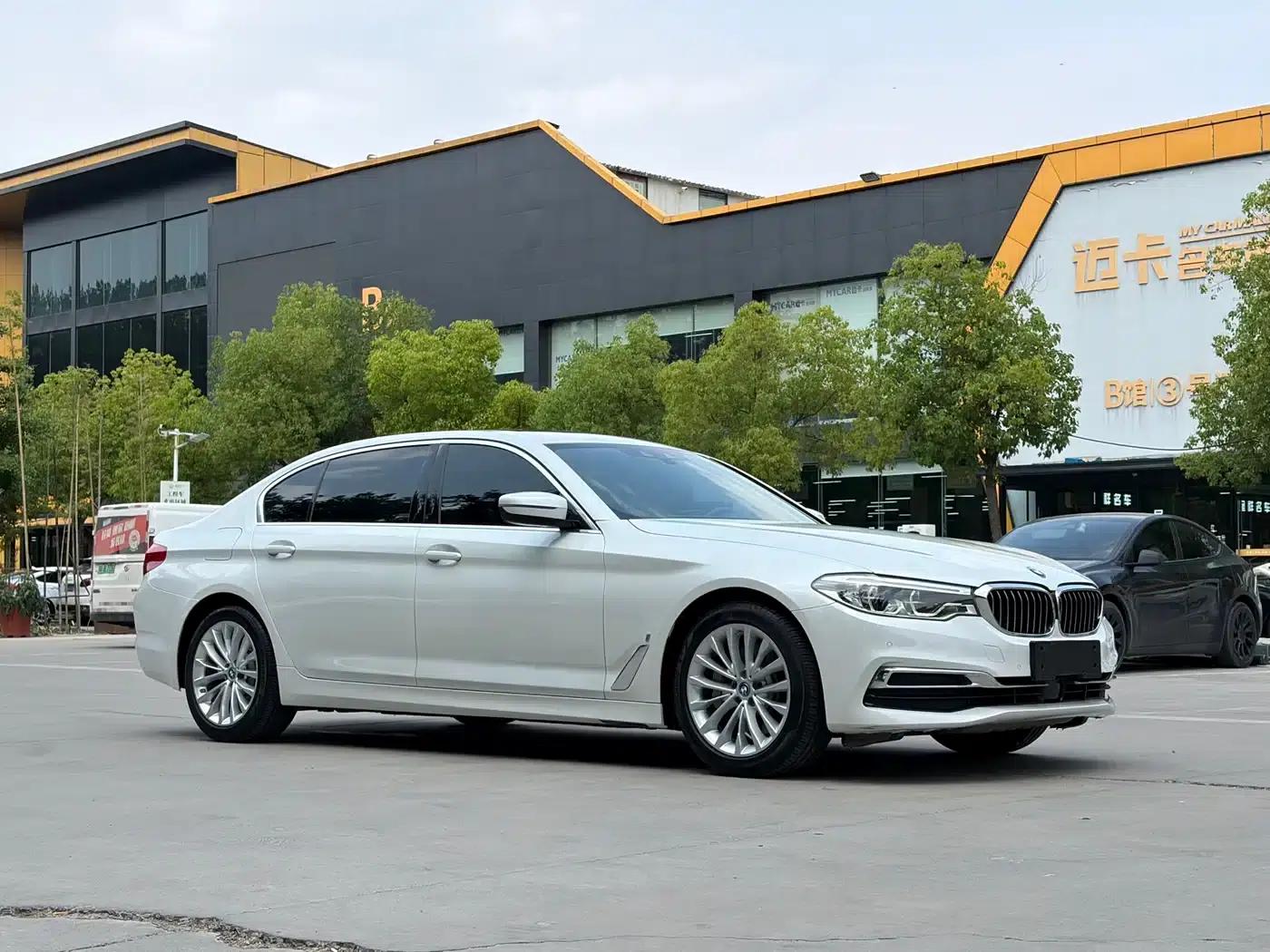 BMW 5 Series PHEV 2019 Facelift 530Le Pioneer Edition — миниатюра 6