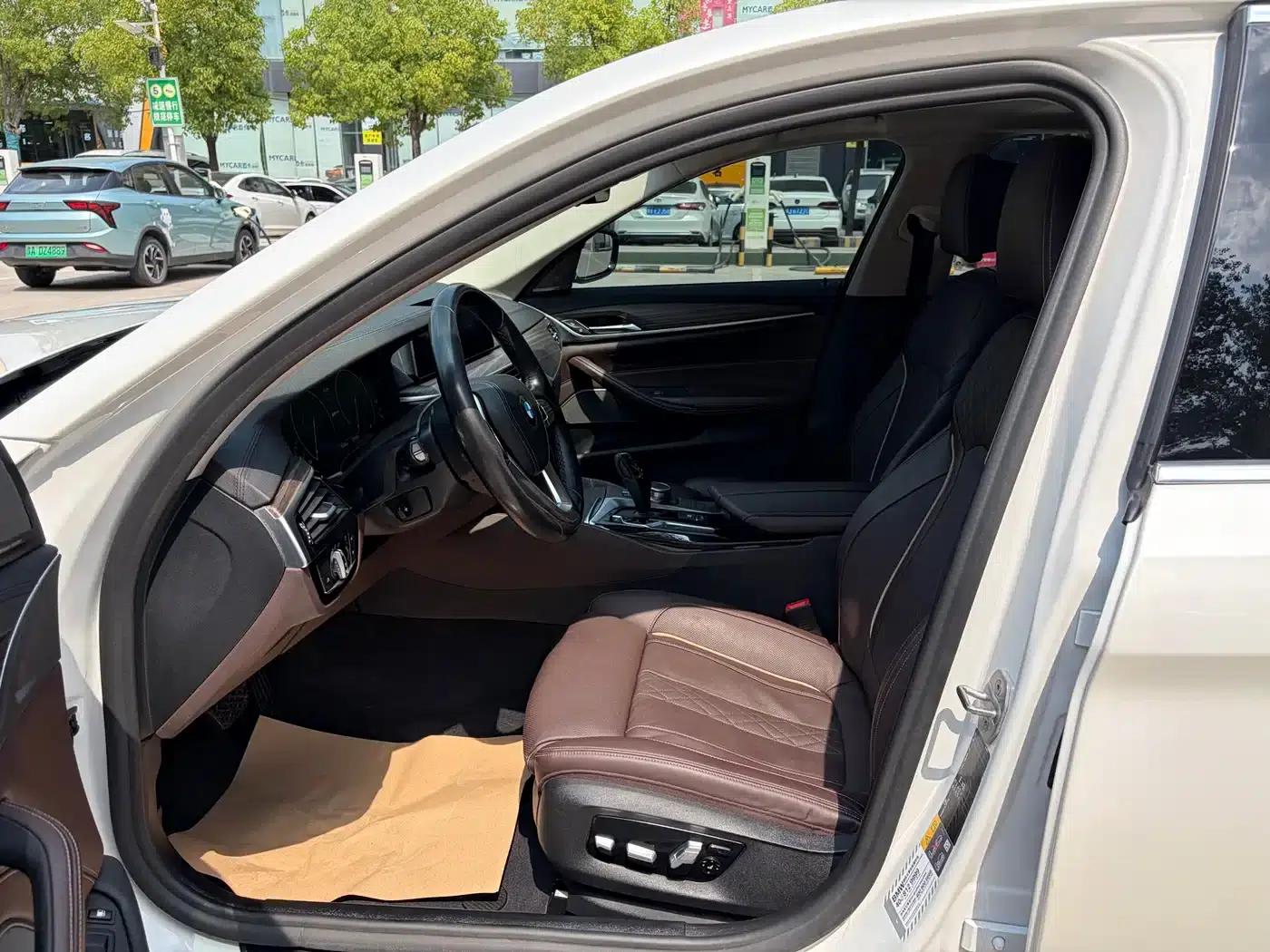 BMW 5 Series PHEV 2019 Facelift 530Le Pioneer Edition — миниатюра 7