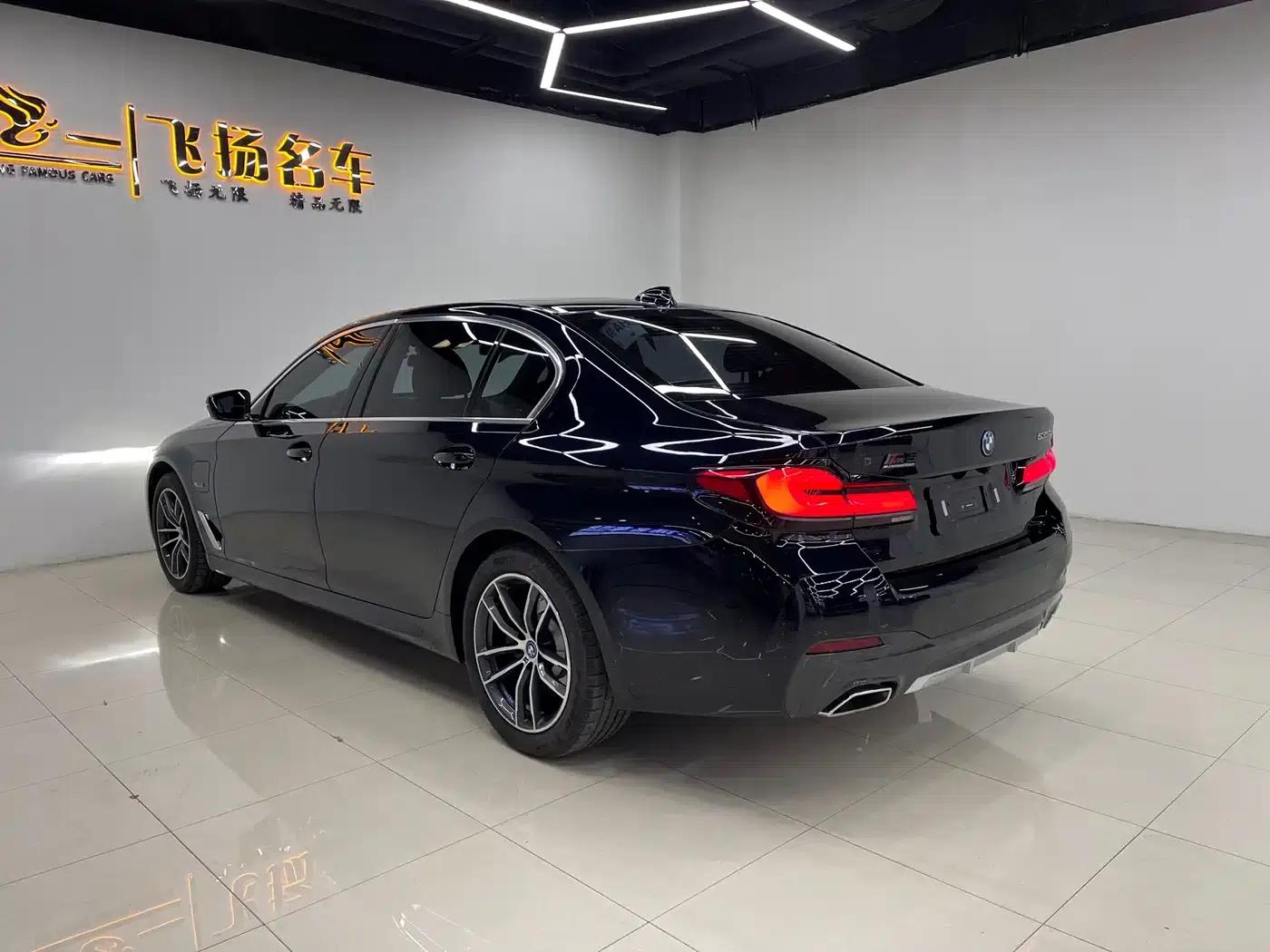 BMW 5 Series PHEV 2022 535Le M Sport Package — миниатюра 15