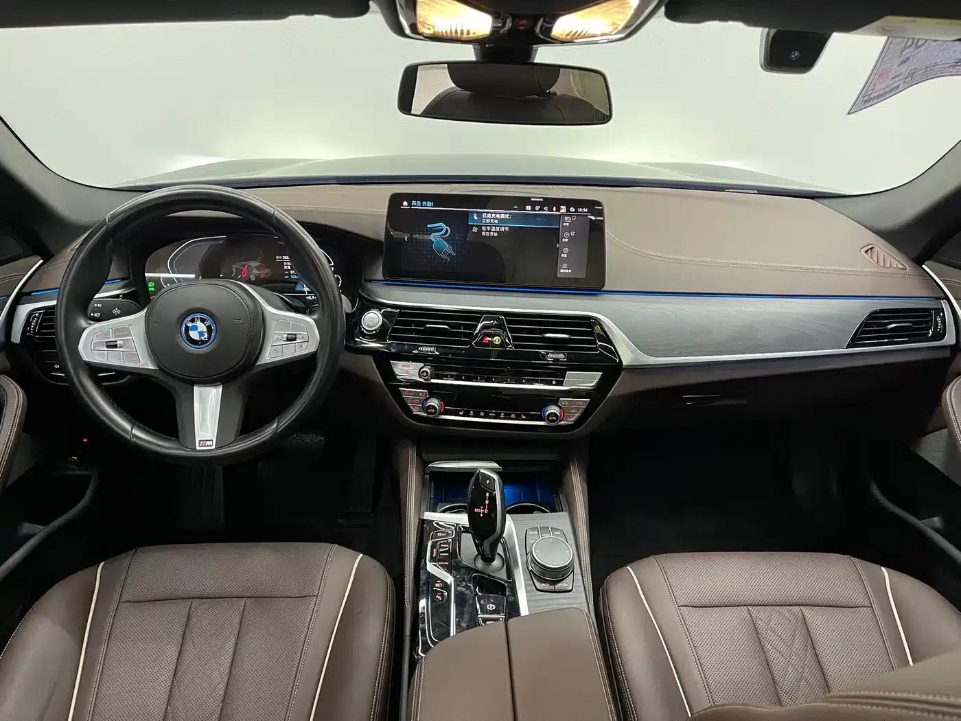 BMW 5 Series PHEV 2022 535Le M Sport Package — миниатюра 7