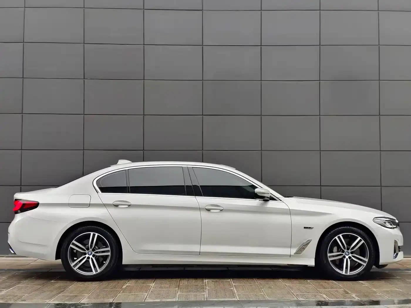 BMW 5 Series PHEV 2022 535Le Luxury Package — миниатюра 5