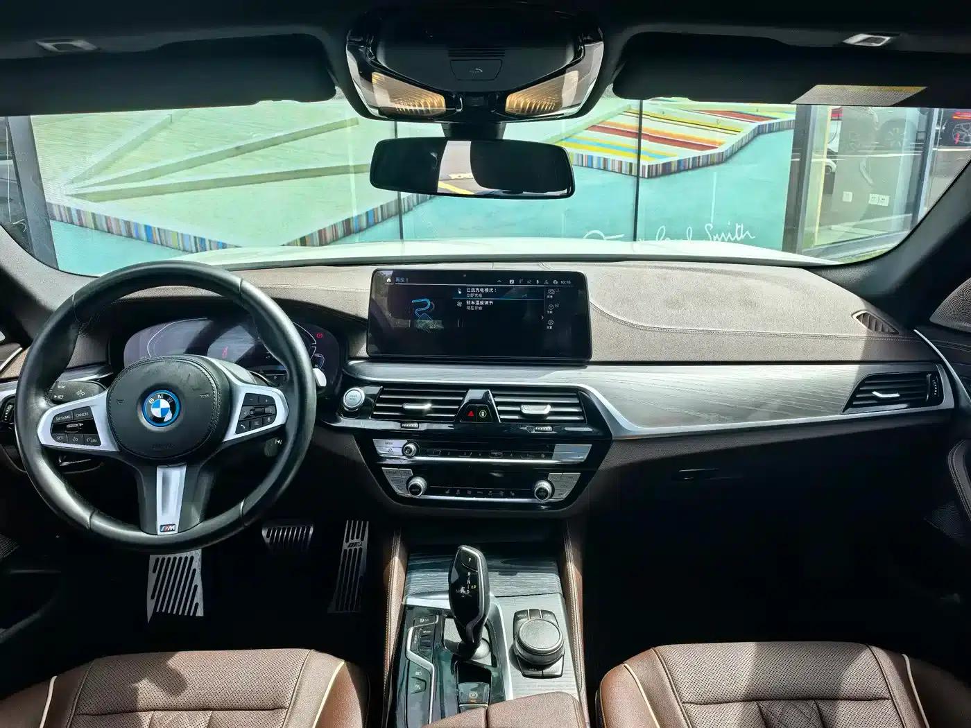 BMW 5 Series PHEV 2021 535Le M Sport Package — миниатюра 4