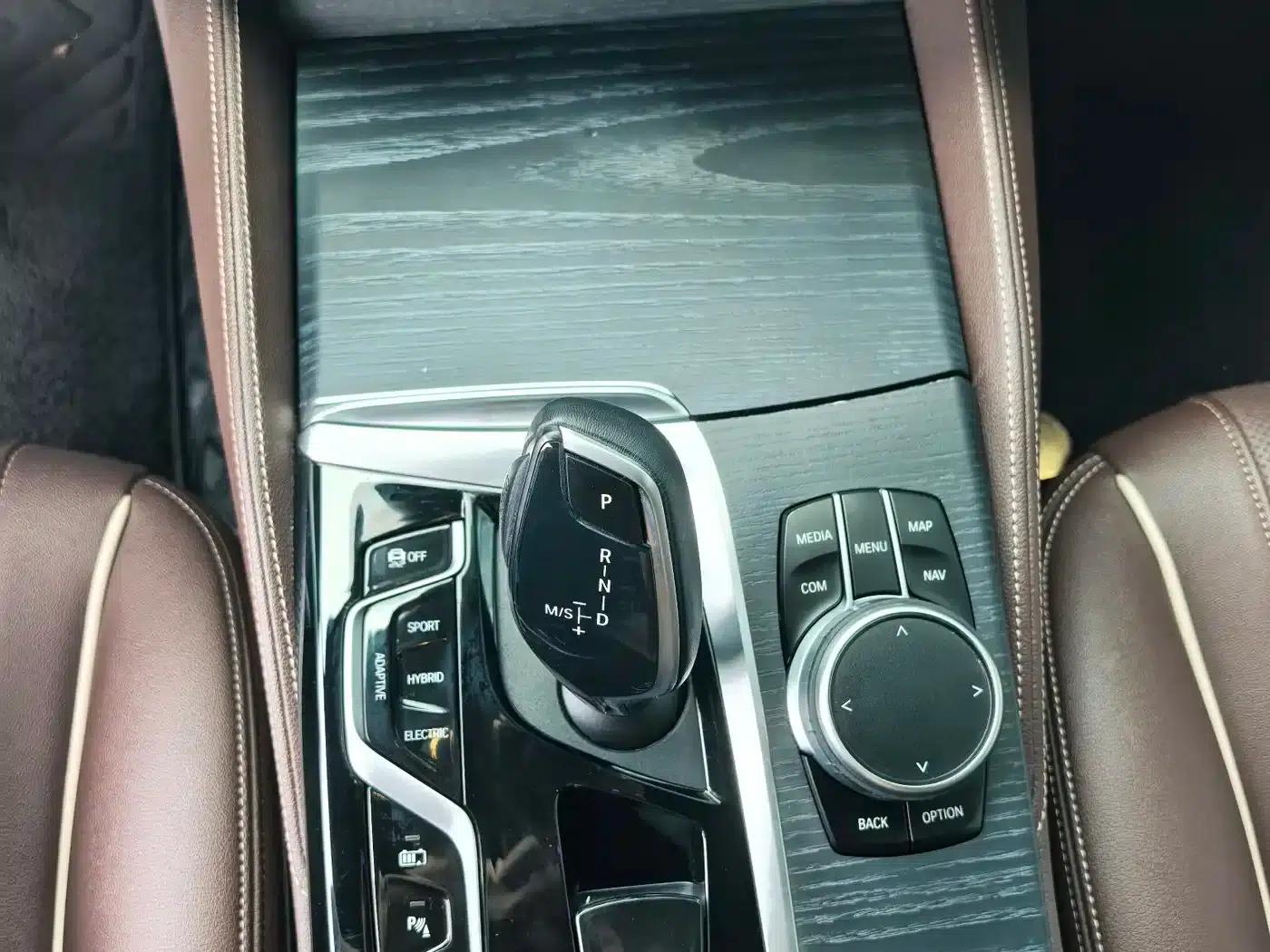 BMW 5 Series PHEV 2021 535Le M Sport Package — миниатюра 6