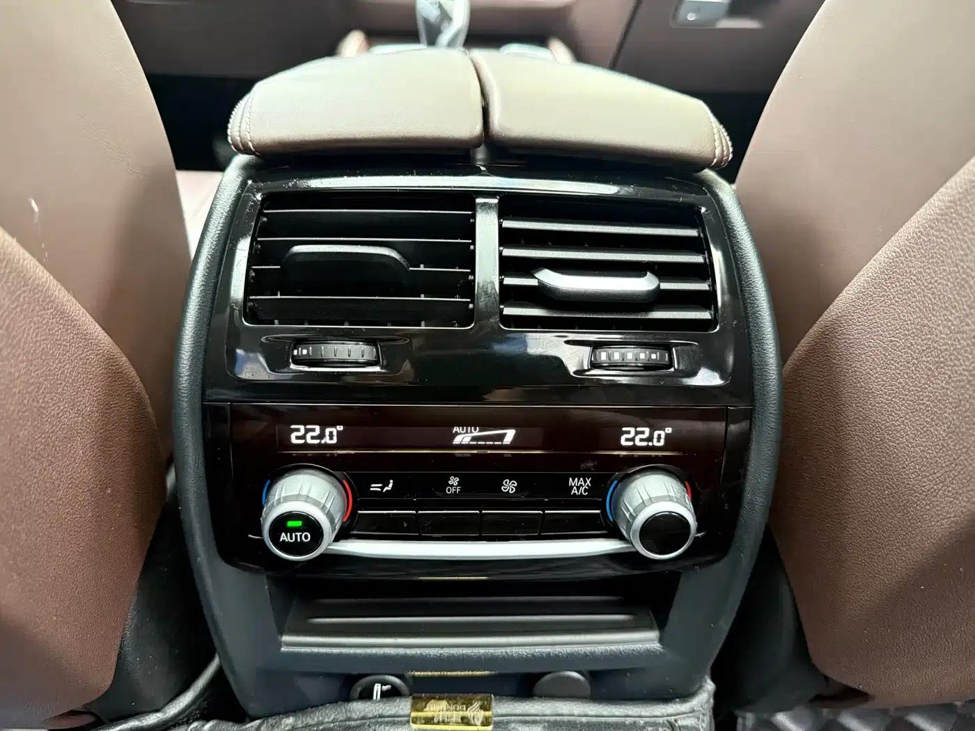 BMW 5 Series PHEV 2019 530Le Luxury Package — миниатюра 11