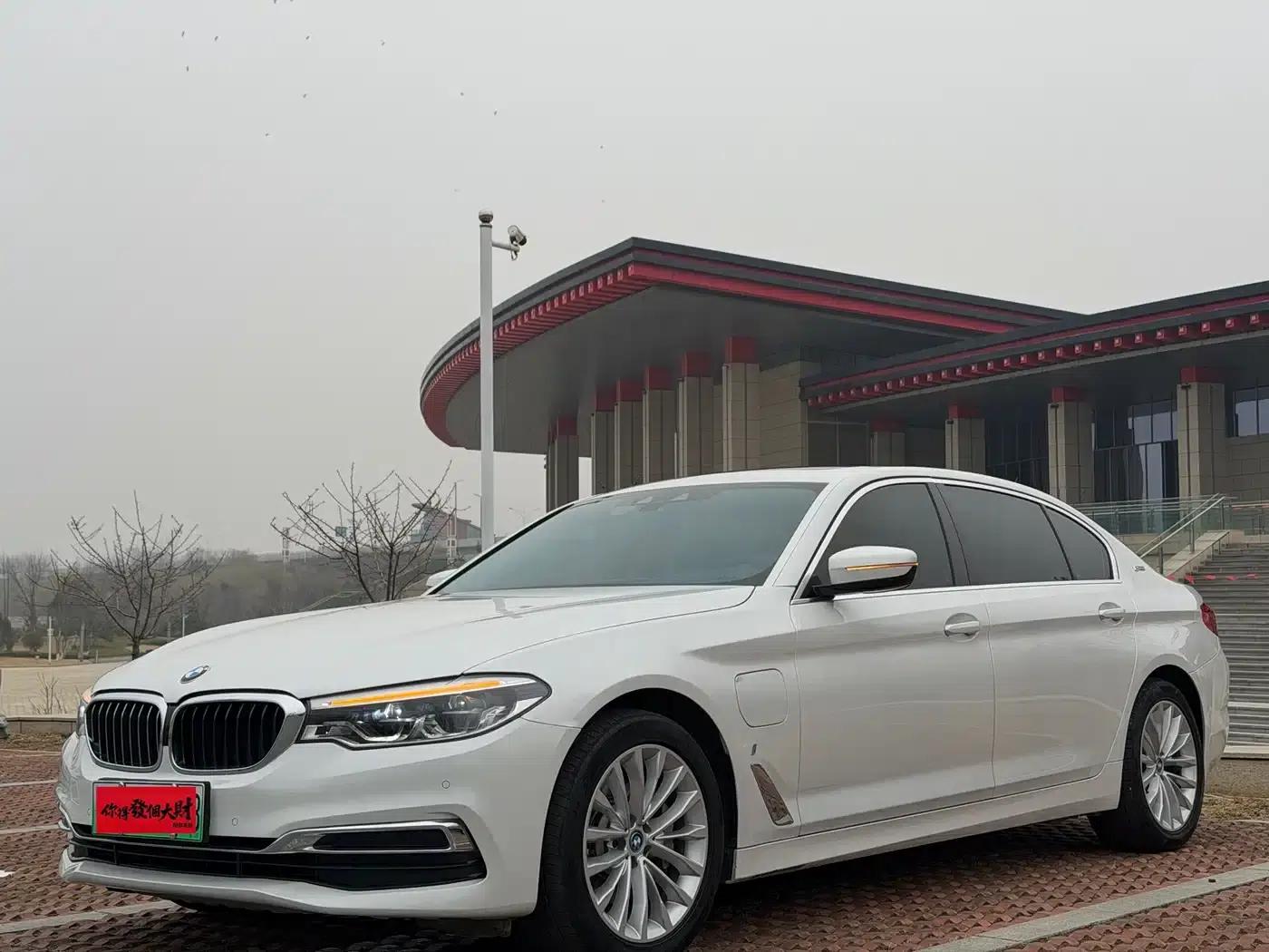 BMW 5 Series PHEV 2019 Facelift 530Le Luxury Package — миниатюра 1
