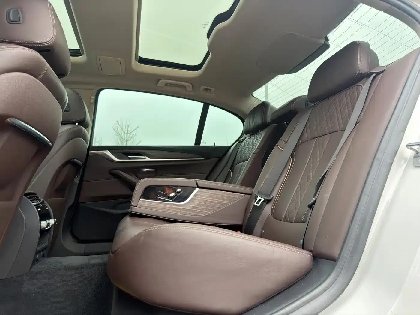 BMW 5 Series PHEV 2019 Facelift 530Le Luxury Package — миниатюра 18
