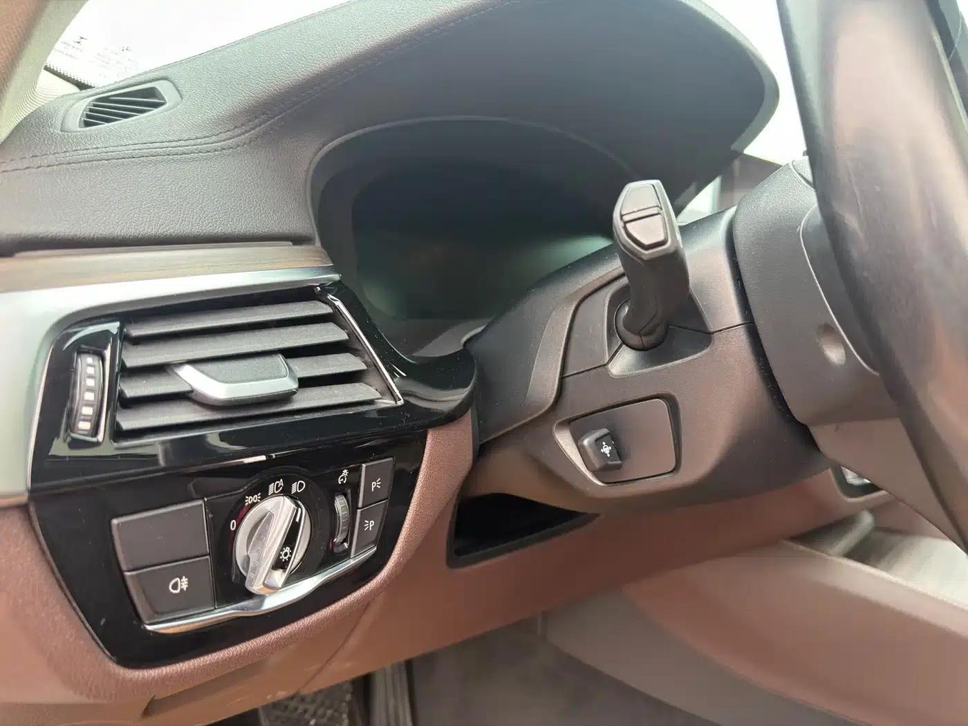 BMW 5 Series PHEV 2019 Facelift 530Le Luxury Package — миниатюра 21