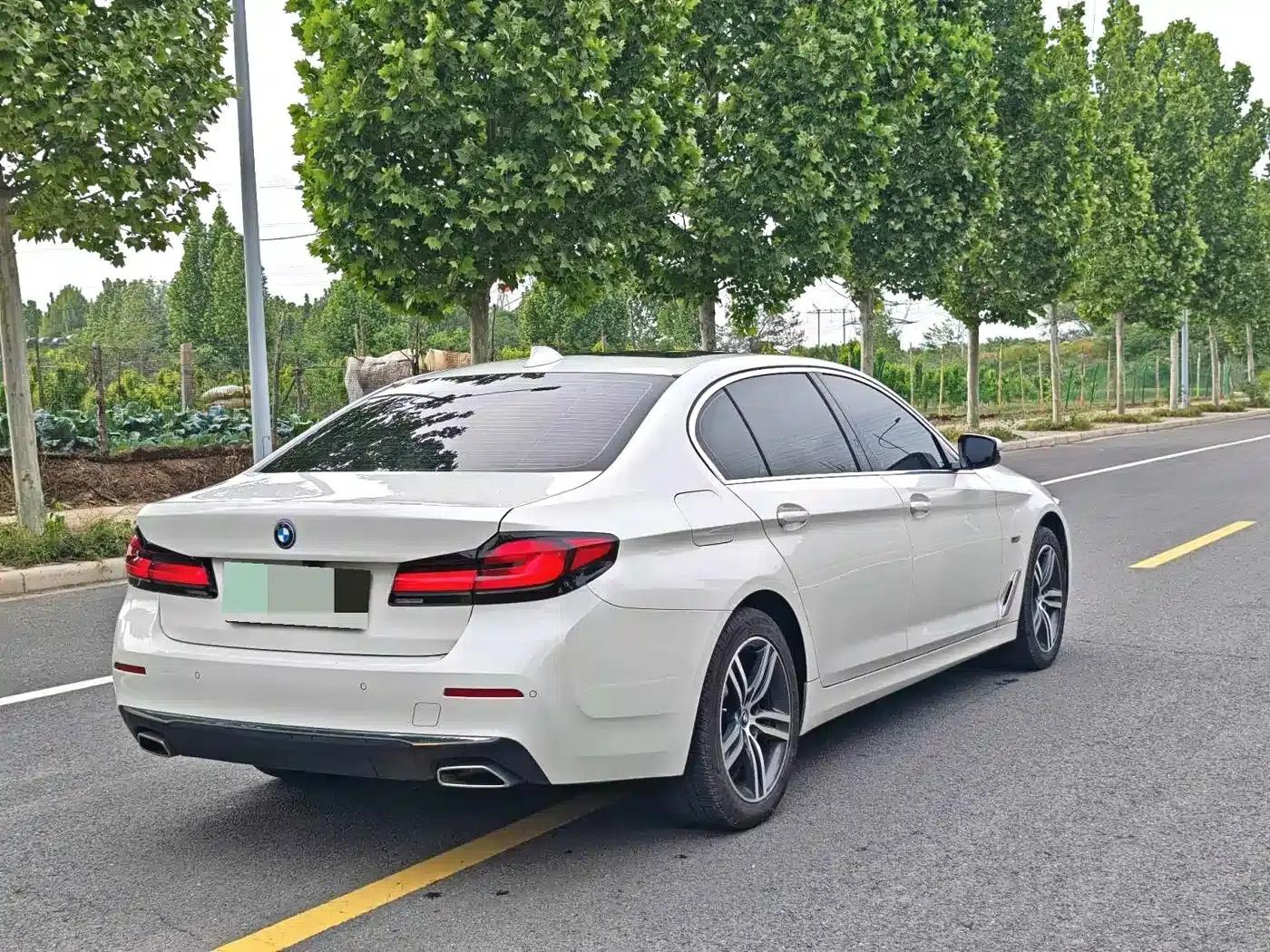 BMW 5 Series PHEV 2022 535Le Luxury Package — миниатюра 7