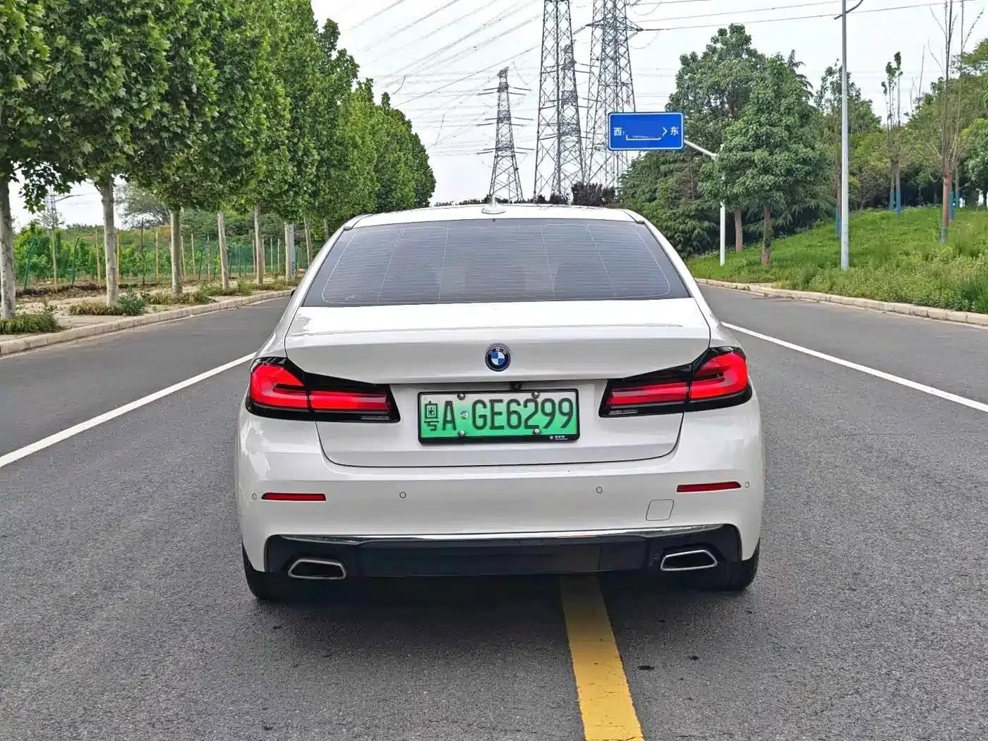 BMW 5 Series PHEV 2022 535Le Luxury Package — миниатюра 8