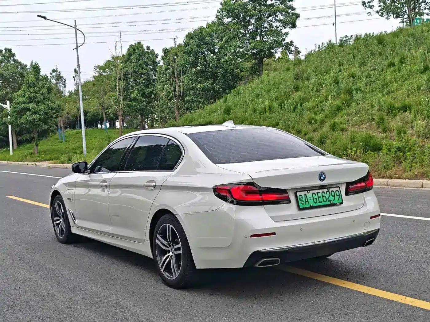 BMW 5 Series PHEV 2022 535Le Luxury Package — миниатюра 9
