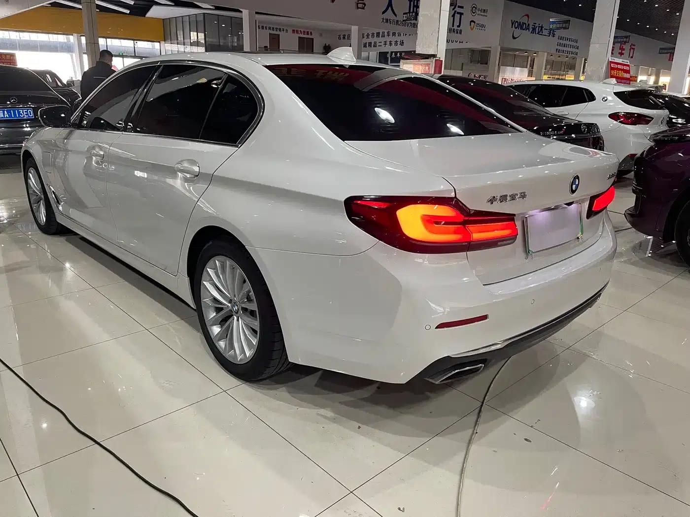 BMW 5 Series PHEV 2021 535Le Luxury Package — миниатюра 6