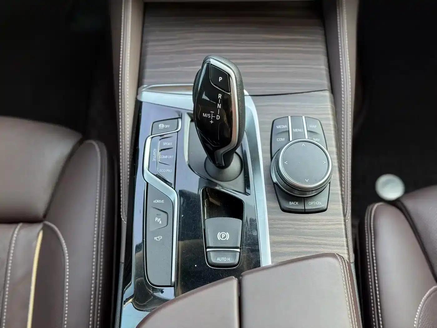 BMW 5 Series PHEV 2020 Mileage Upgrade Edition 530Le Pioneer Edition — миниатюра 11