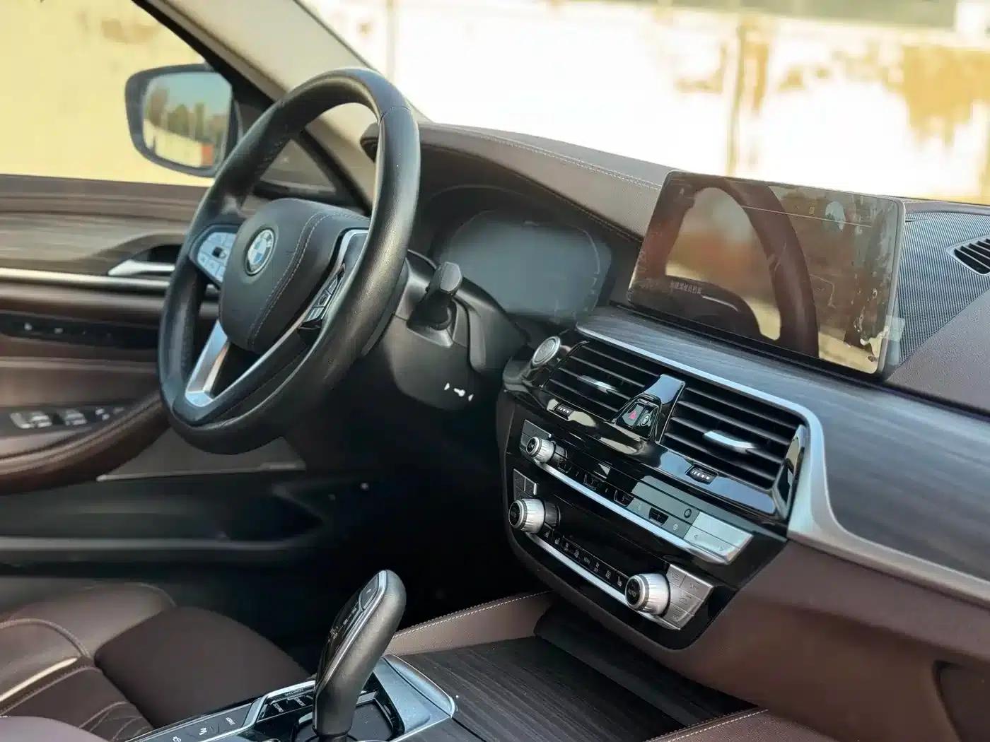 BMW 5 Series PHEV 2020 Mileage Upgrade Edition 530Le Pioneer Edition — миниатюра 12