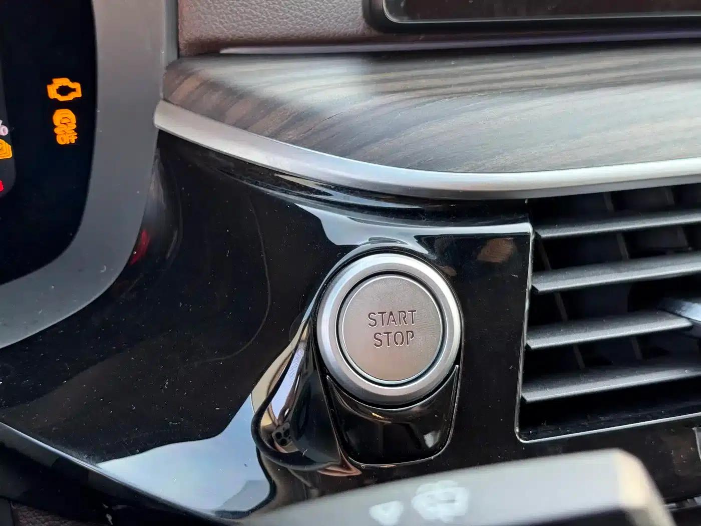 BMW 5 Series PHEV 2020 Mileage Upgrade Edition 530Le Pioneer Edition — миниатюра 19
