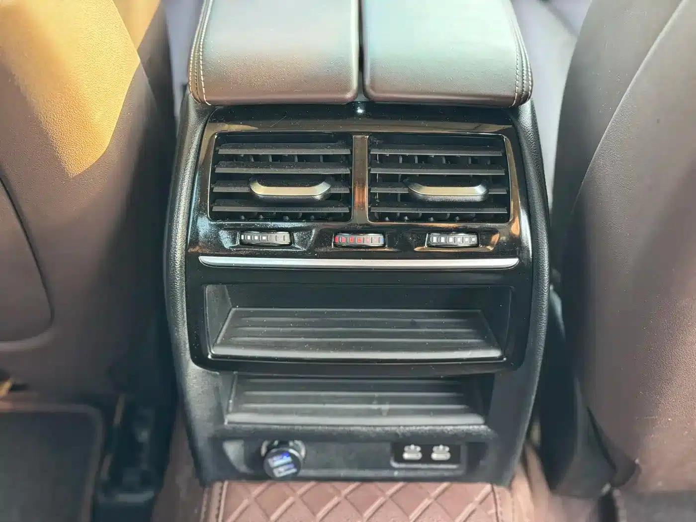 BMW 5 Series PHEV 2020 Mileage Upgrade Edition 530Le Pioneer Edition — миниатюра 30