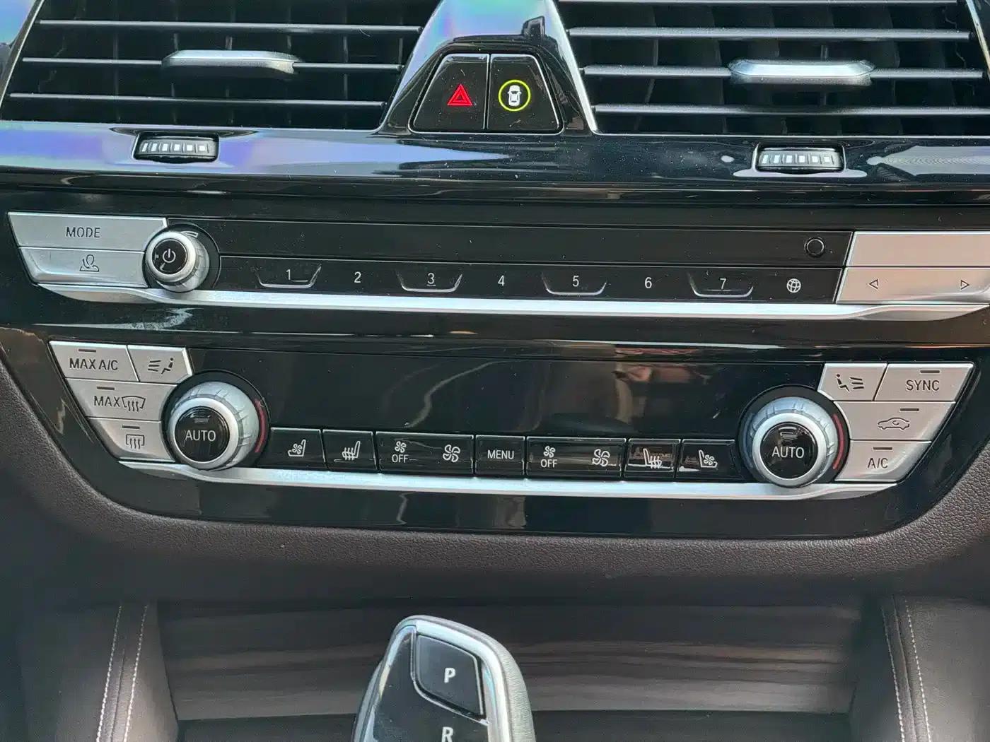 BMW 5 Series PHEV 2020 Mileage Upgrade Edition 530Le Pioneer Edition — миниатюра 31