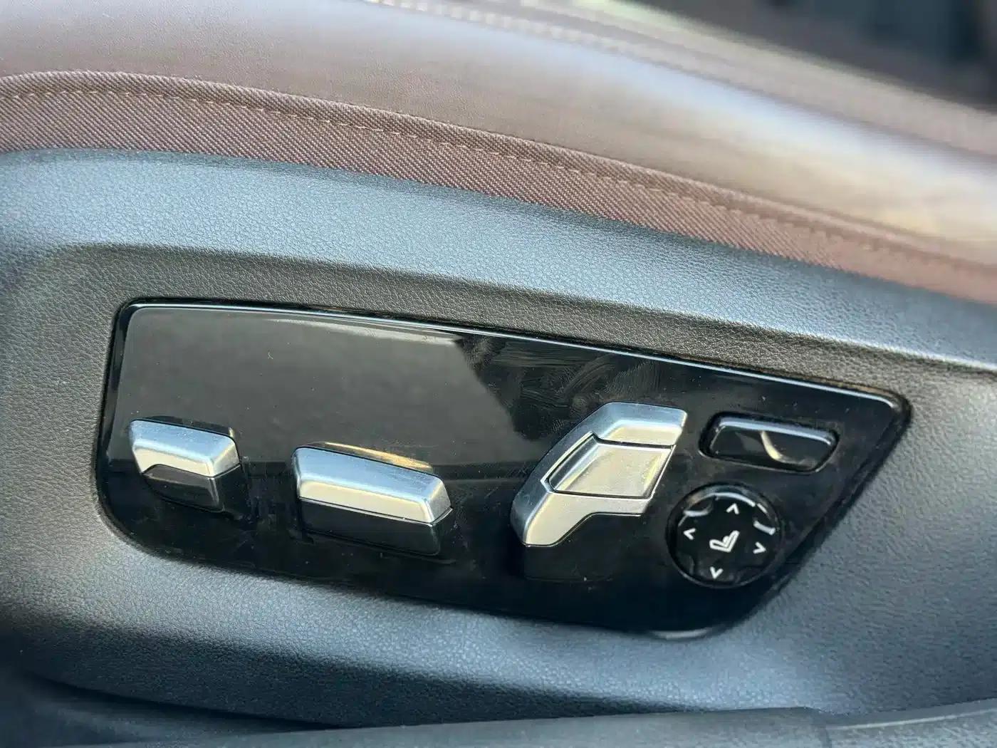 BMW 5 Series PHEV 2020 Mileage Upgrade Edition 530Le Pioneer Edition — миниатюра 37