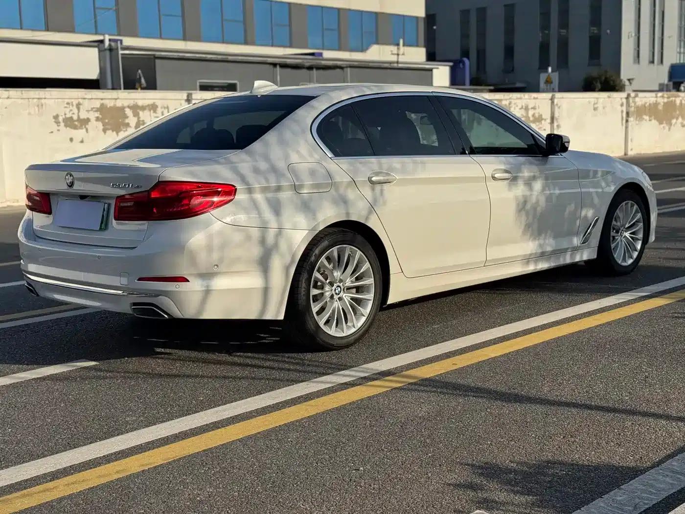 BMW 5 Series PHEV 2020 Mileage Upgrade Edition 530Le Pioneer Edition — миниатюра 7
