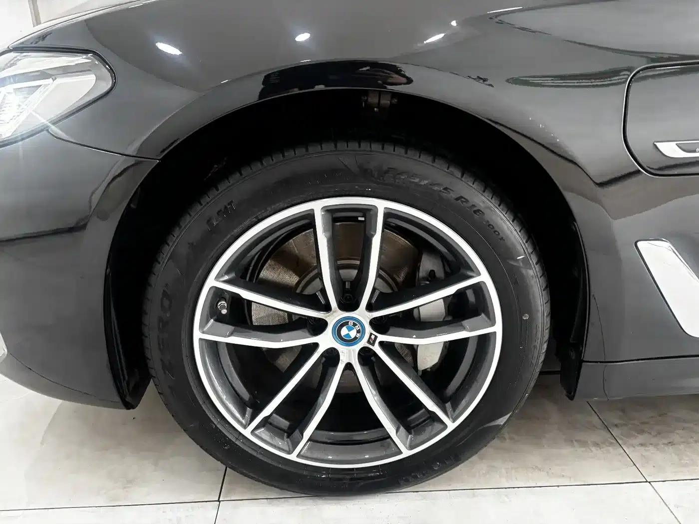 BMW 5 Series PHEV 2022 Facelift 535Le M Sport Package — миниатюра 32