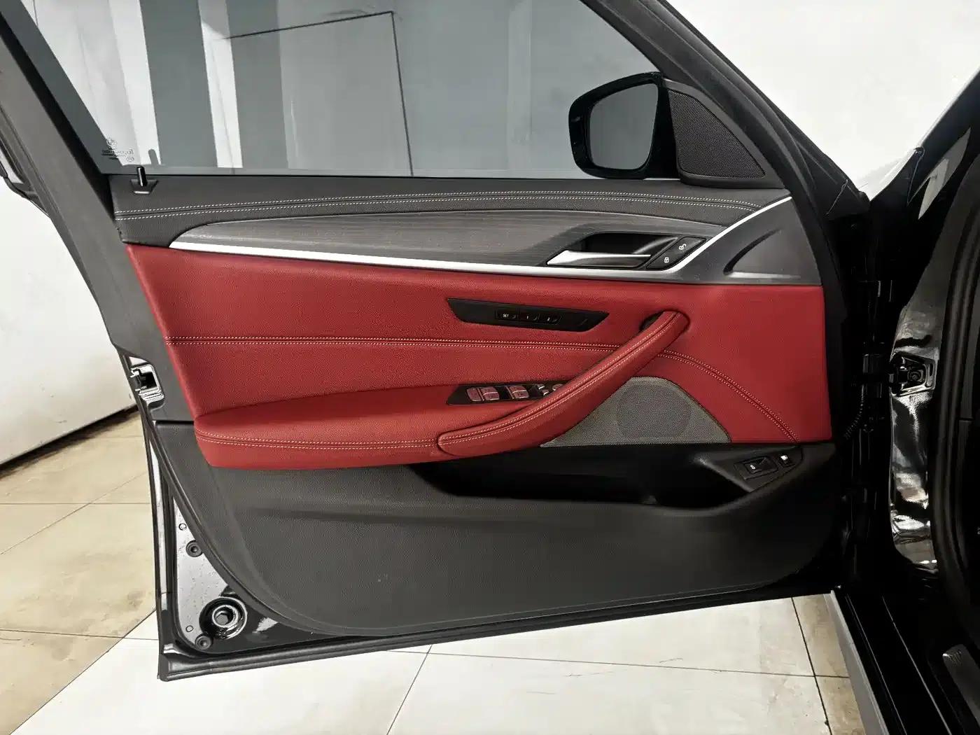 BMW 5 Series PHEV 2022 Facelift 535Le M Sport Package — миниатюра 10