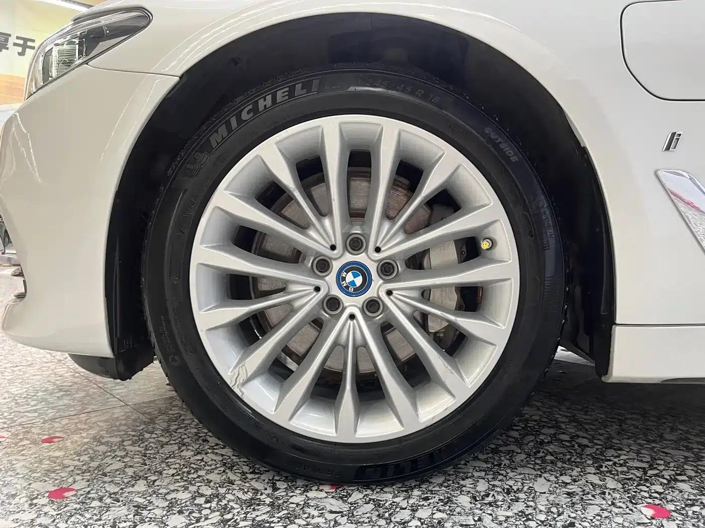BMW 5 Series PHEV 2019 Facelift 530Le Luxury Package — миниатюра 14