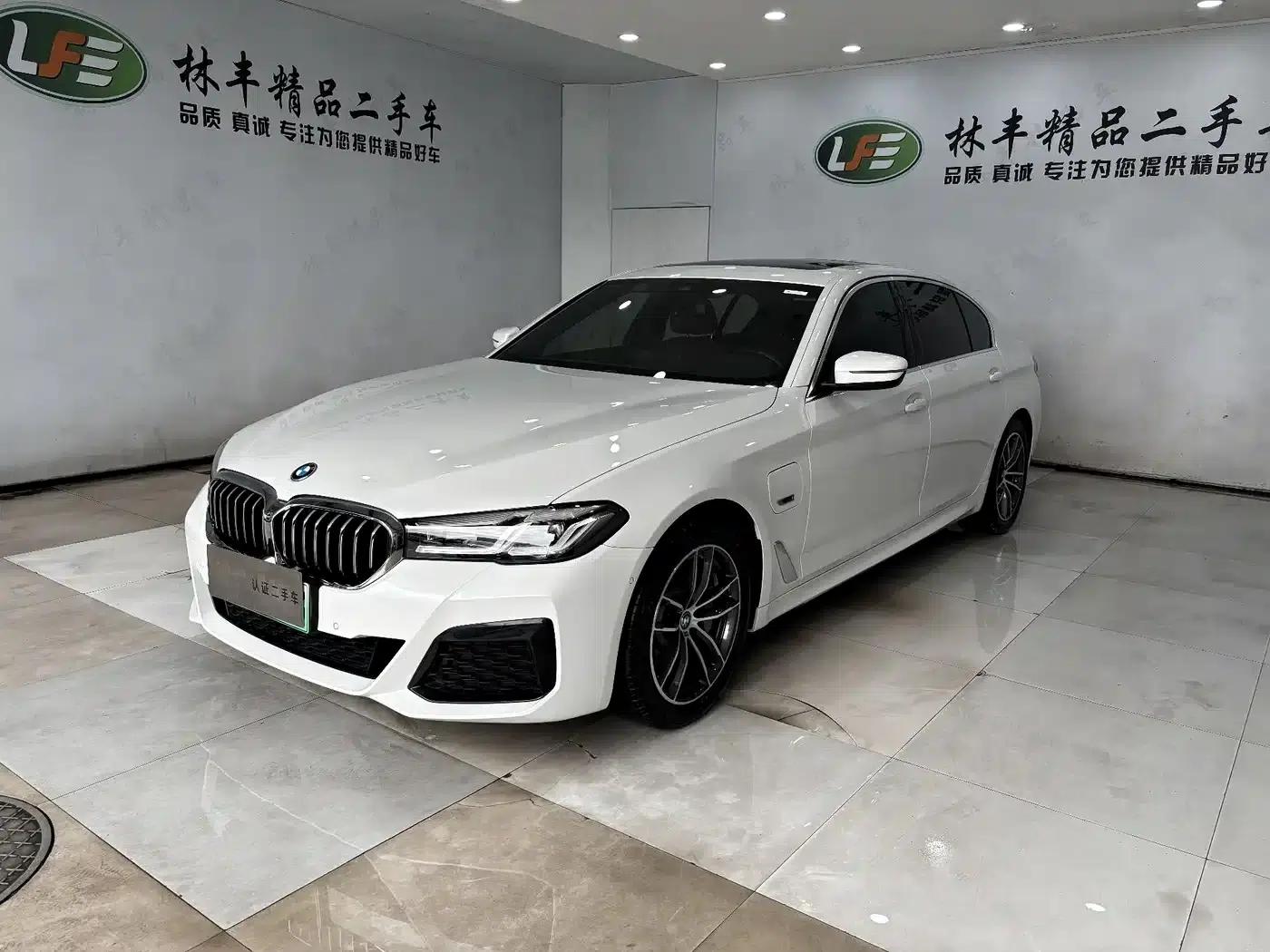 BMW 5 Series PHEV 2022 Facelift 535Le M Sport Package — миниатюра 1