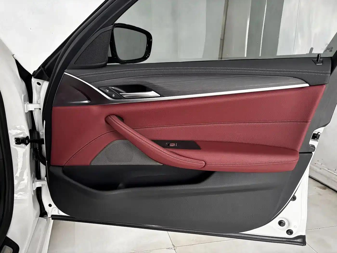 BMW 5 Series PHEV 2022 Facelift 535Le M Sport Package — миниатюра 23