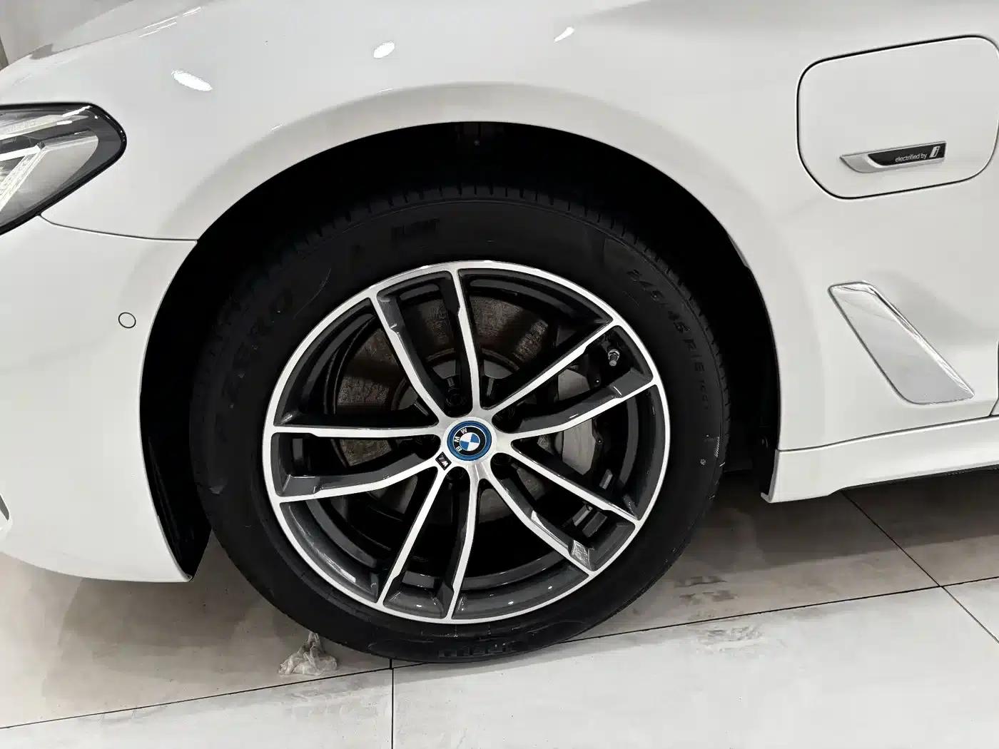 BMW 5 Series PHEV 2022 Facelift 535Le M Sport Package — миниатюра 30