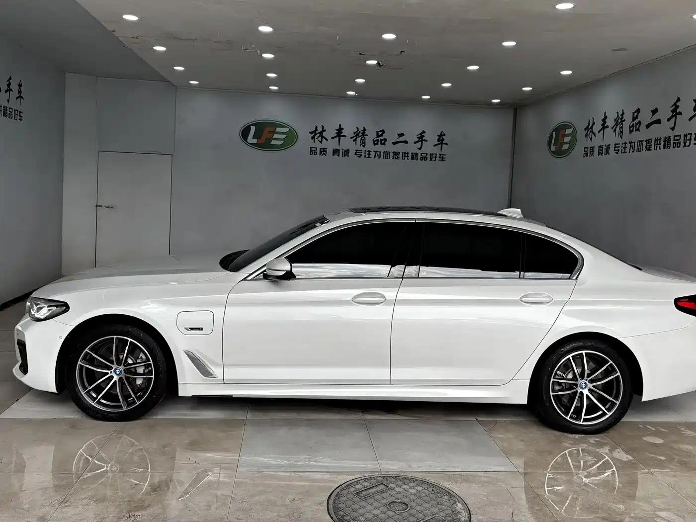 BMW 5 Series PHEV 2022 Facelift 535Le M Sport Package — миниатюра 4