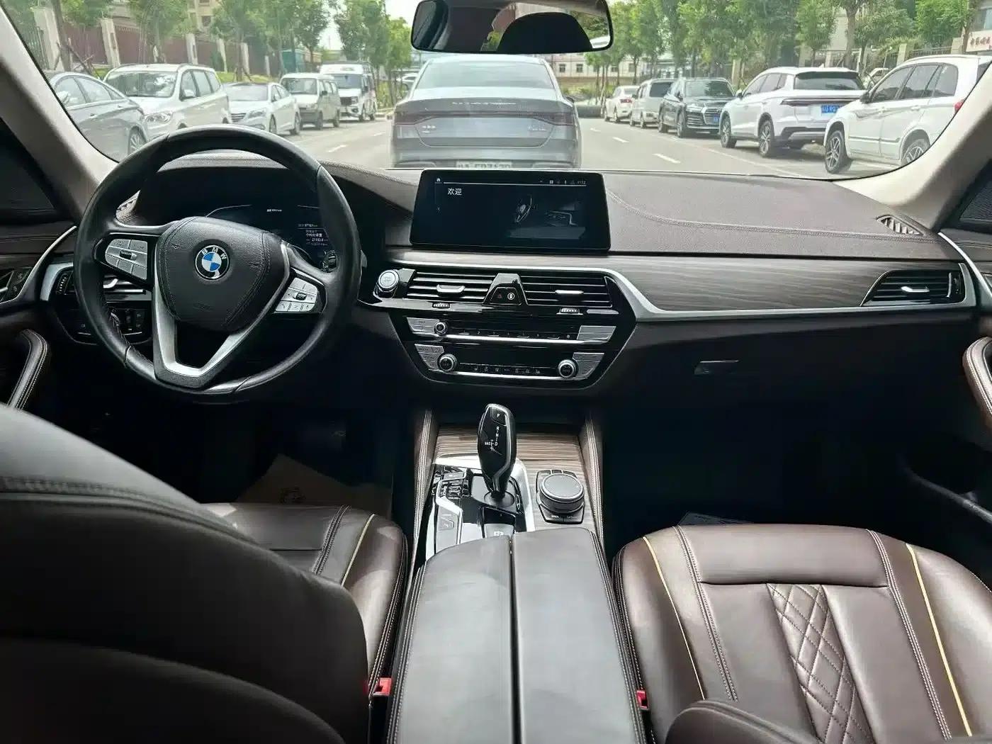 BMW 5 Series PHEV 2020 Mileage Upgrade Edition 530Le Luxury Package — миниатюра 4