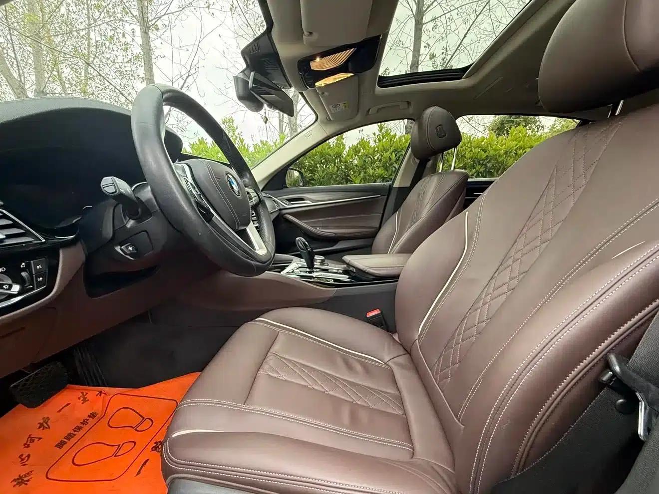 BMW 5 Series PHEV 2019 530Le Luxury Package — миниатюра 3
