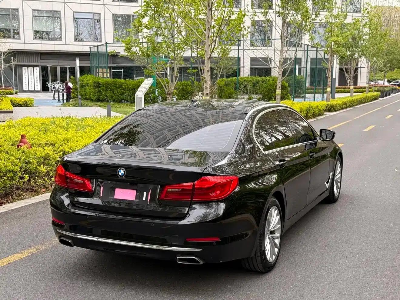 BMW 5 Series PHEV 2019 530Le Luxury Package — миниатюра 8