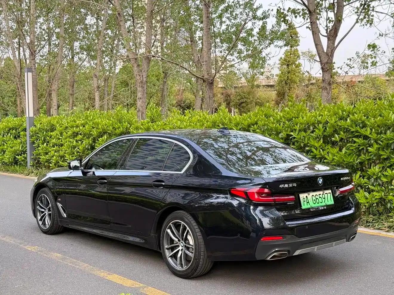 BMW 5 Series PHEV 2021 535Le M Sport Package — миниатюра 8