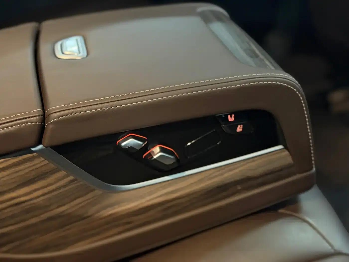 BMW 5 Series PHEV 2020 530Le Luxury Package — миниатюра 15