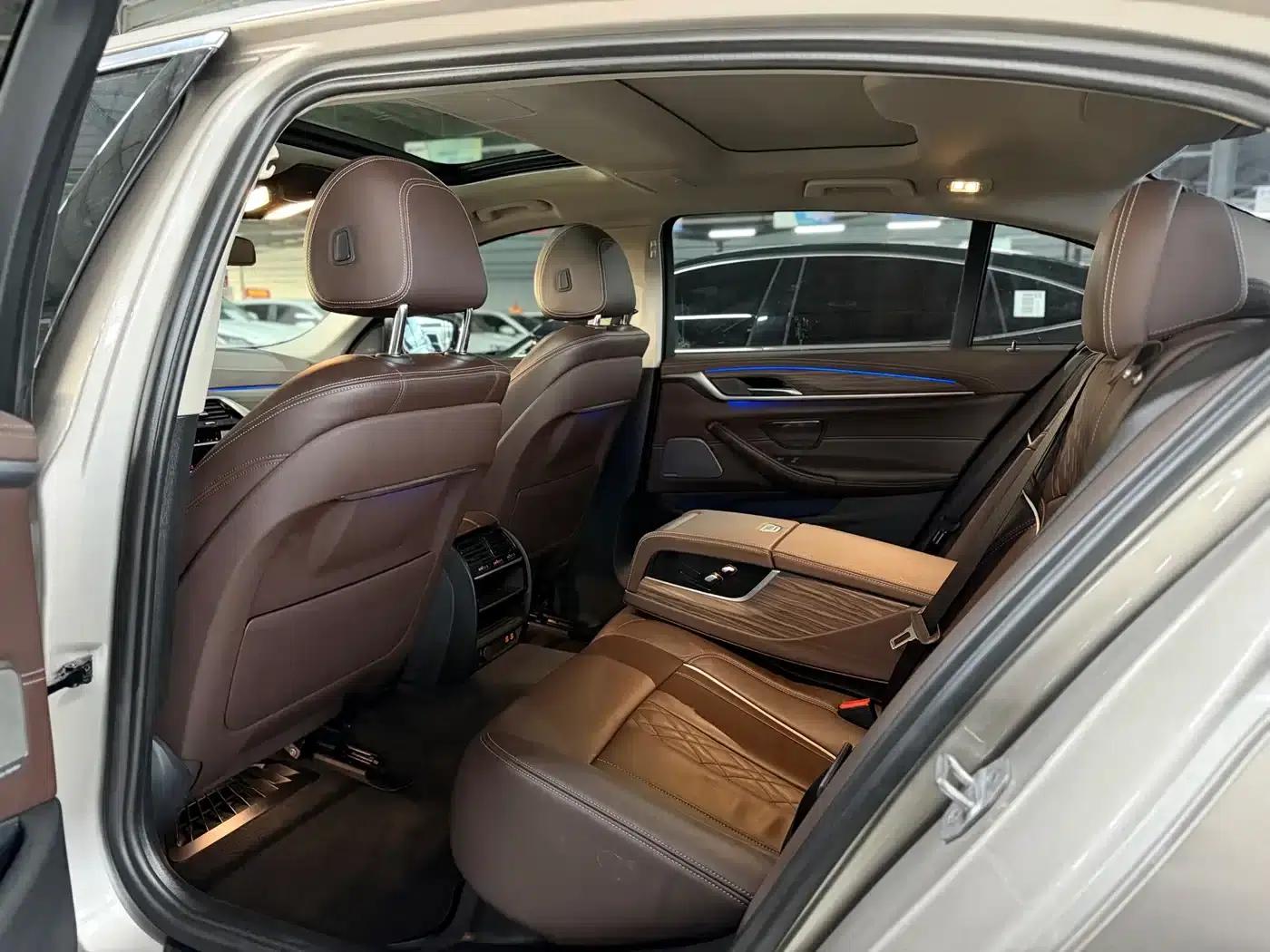 BMW 5 Series PHEV 2020 530Le Luxury Package — миниатюра 8