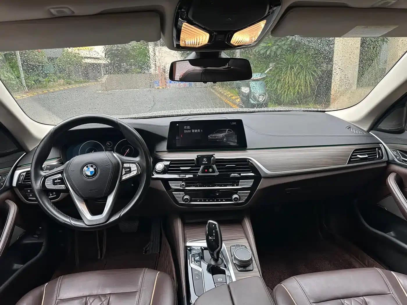 BMW 5 Series PHEV 2019 530Le Luxury Package — миниатюра 18
