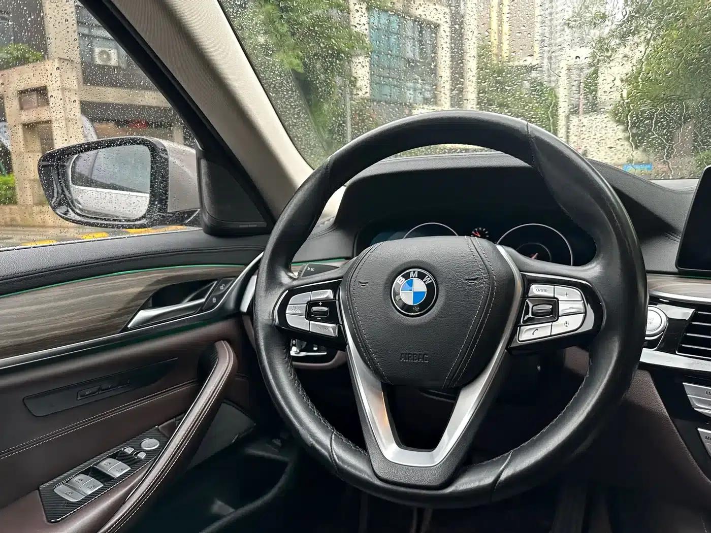 BMW 5 Series PHEV 2019 530Le Luxury Package — миниатюра 21
