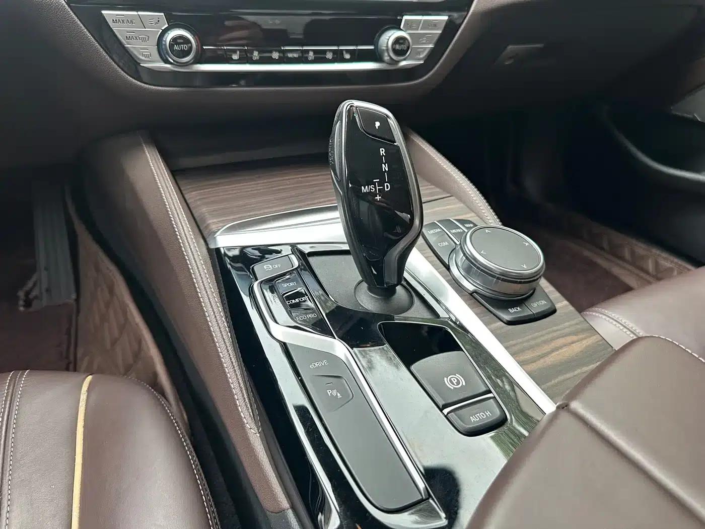 BMW 5 Series PHEV 2019 530Le Luxury Package — миниатюра 22