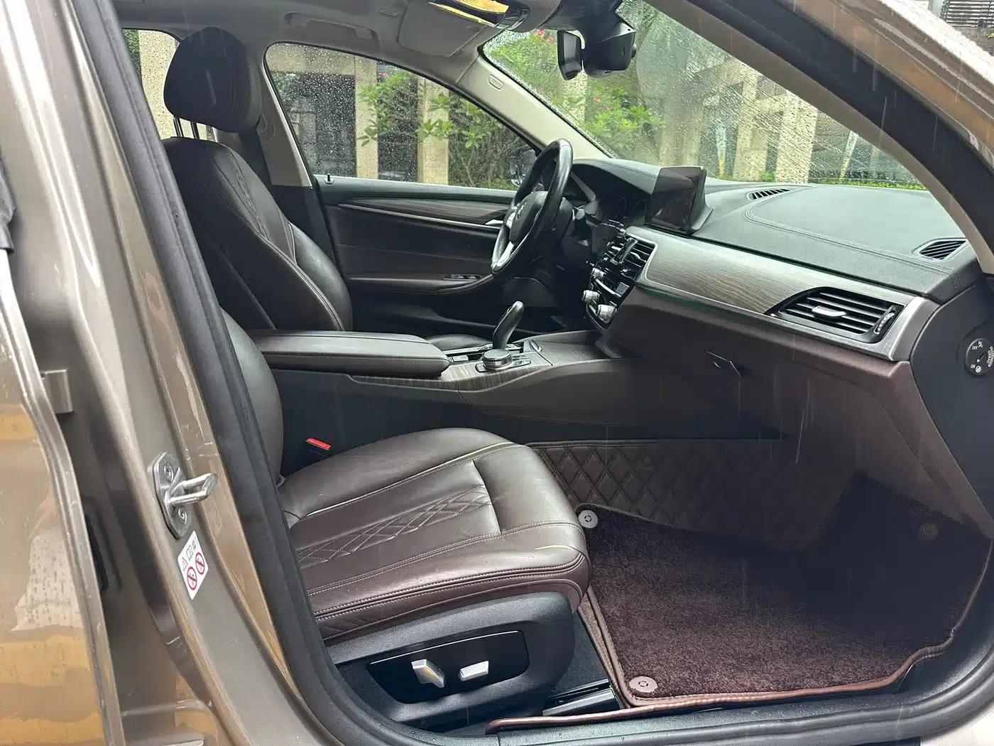BMW 5 Series PHEV 2019 530Le Luxury Package — миниатюра 25